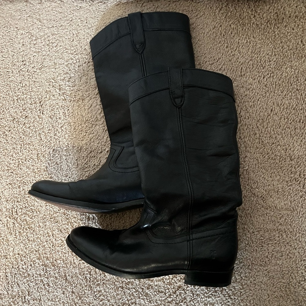 Size 8 Black leather Frye boots